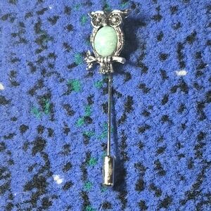 Owl brooch pin with green stone jewellery